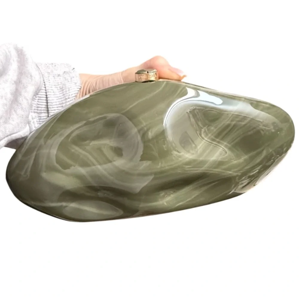 Price Firm - CULT GAIA Caldera Clutch in Rosemary - Picture 4 of 12
